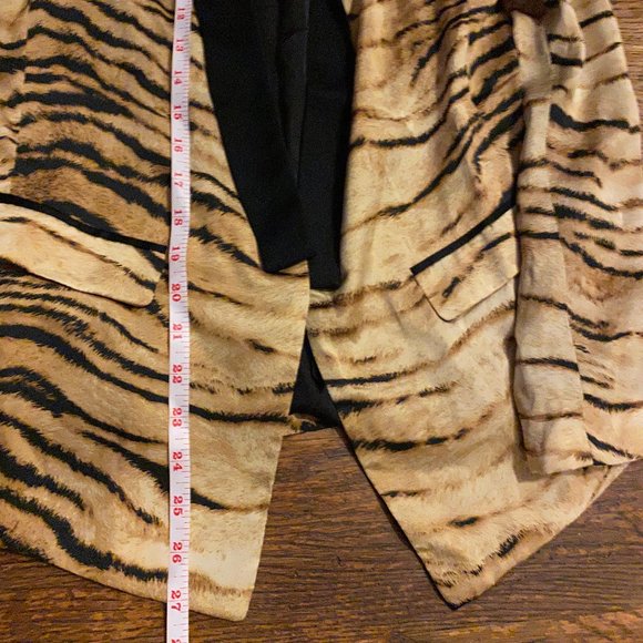 Zara, BN Beautiful Silk Tiger Print Blazer, Size L - Picture 9 of 11